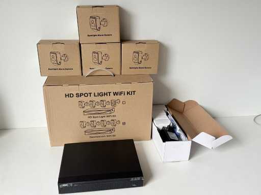 HD Spot Light Wifi kit. 4 camera's met lamp + DVR