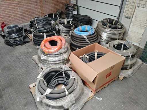 Large batch of hydraulic hoses and accessories