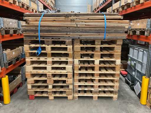 Lot de palettes en blocs et de colliers de palettes