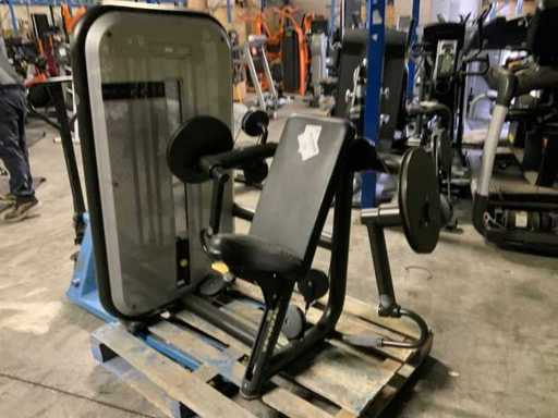 Multi-gym pour le curl de bras de l’élément Technogym