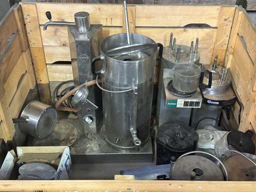 Fournée de fournitures de restauration sur 6 palettes