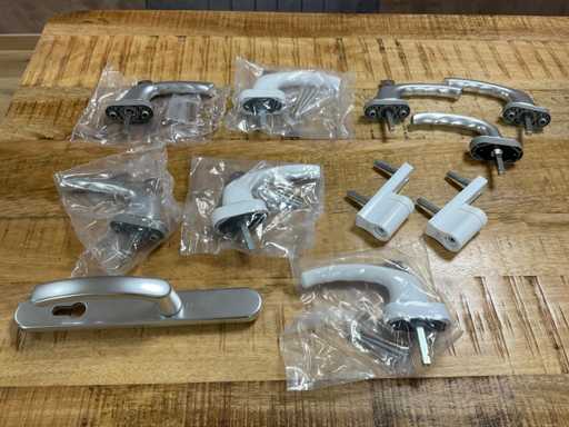 Diverse hang- en sluitwerk