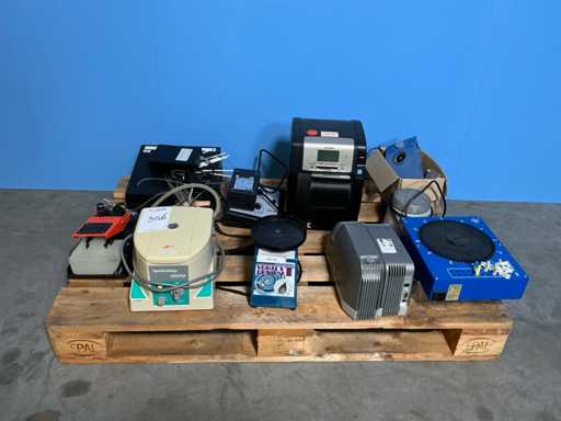 Laboratory equipment (9x)