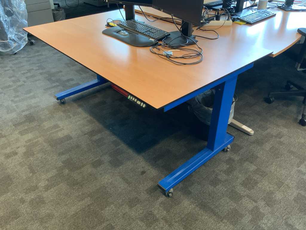 Elektryczne biurko do pracy na siedząco/stojąco