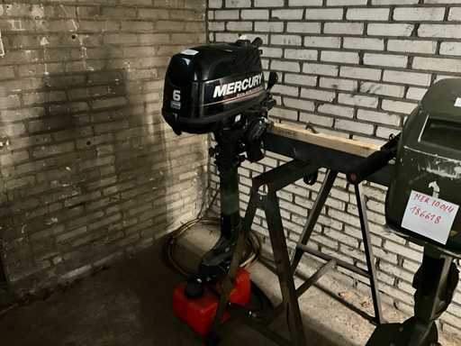 Motore fuoribordo Mercury a quattro tempi