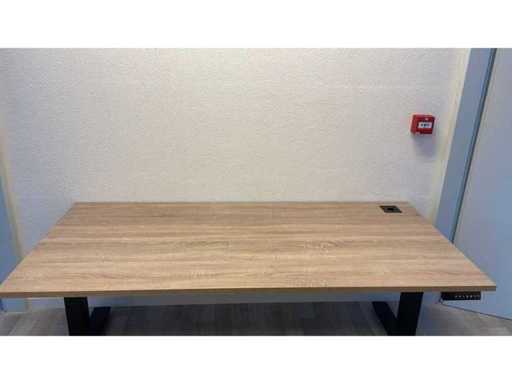 Elektrisch verstelbaar bureau