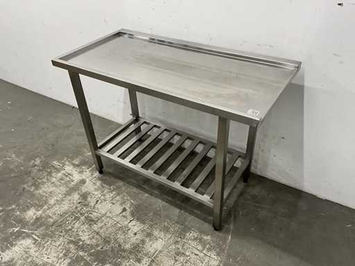 Basket discharge table