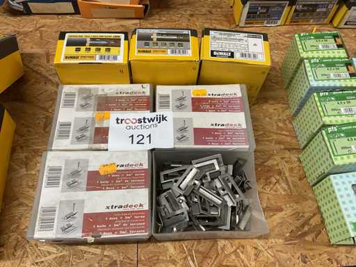 7 dozen inox clips en schroeven; ankerbouten