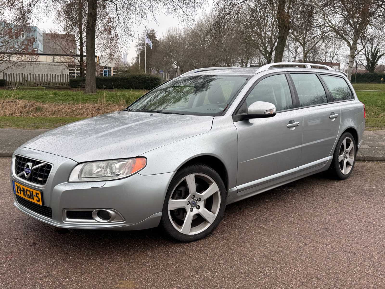Volvo V70 2.0T R-Edition; 29-RGN-5