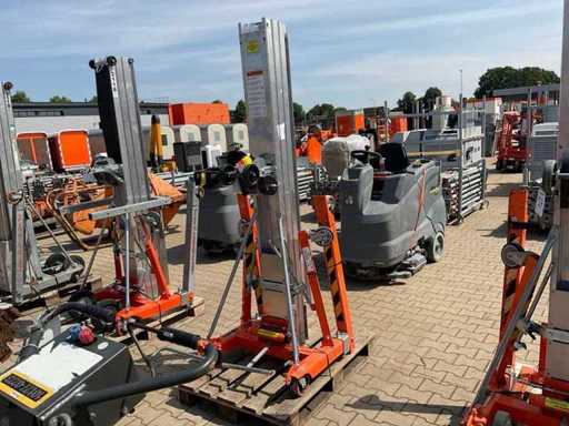 2019 Sumner Manufacturing 2118 Material Lift/Channel Lift