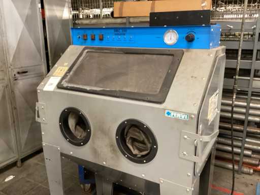 Sandblasting machine