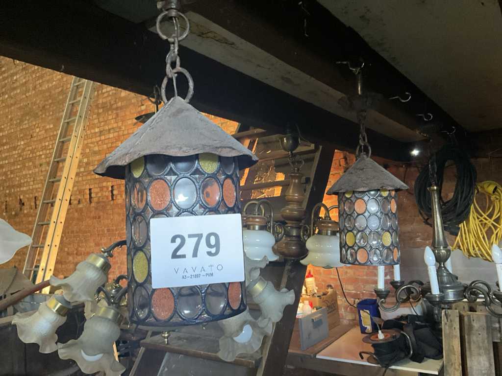 2x lantern