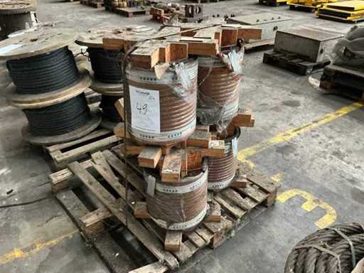 Stahldraht auf einer Rolle (5x)