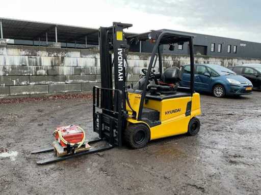 Stivuitor Hyundai 18B-9 2015