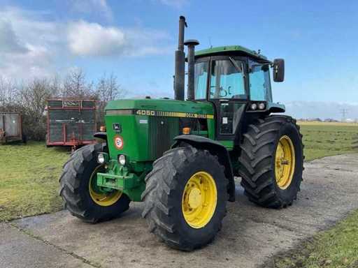 1988 John Deere 4050 Four-wheel drive farm tractor