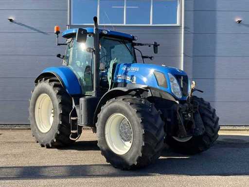 2014 New Holland T7.220 Four Wheel Drive Farm Tractor