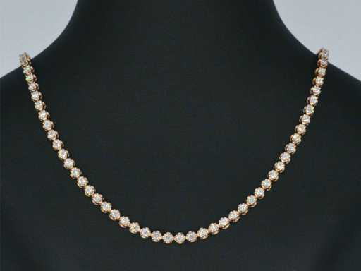 Rosegouden collier met 107 briljant geslepen diamanten