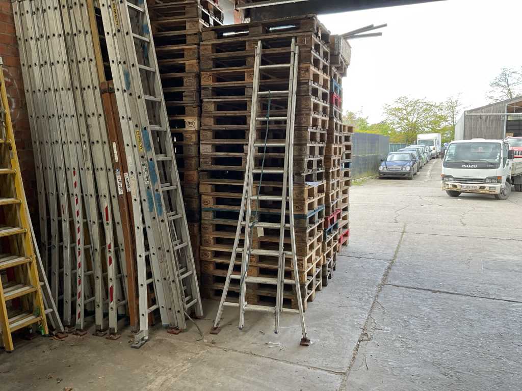 Solid 2-part aluminum sliding ladder