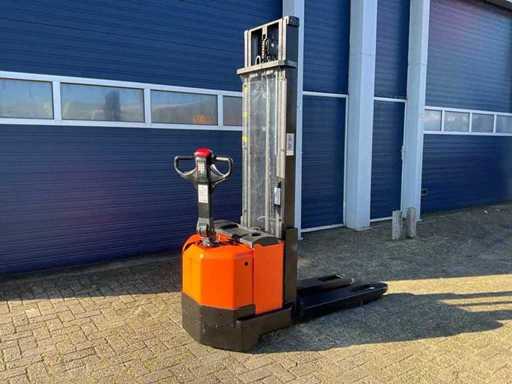 2007 BT SWE120L Stacker
