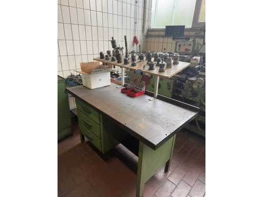   Werkbank mit Inhalt