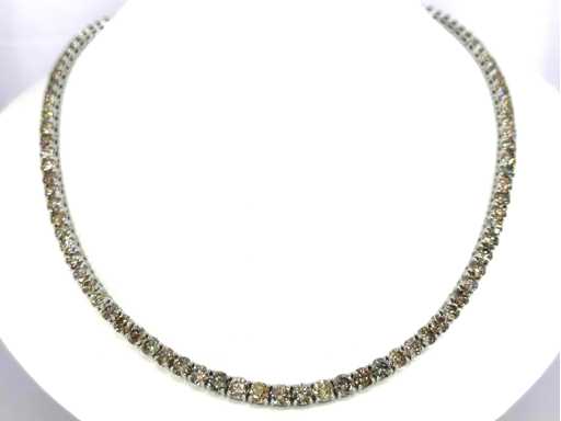 Witgouden collier met briljant geslepen diamanten 30.00 carat