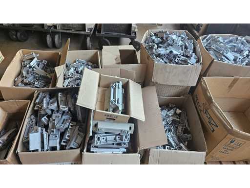   Eine große Menge Druckguss-Aluminium- (oder Zinklegierungs-) Industriehardwarekomponenten