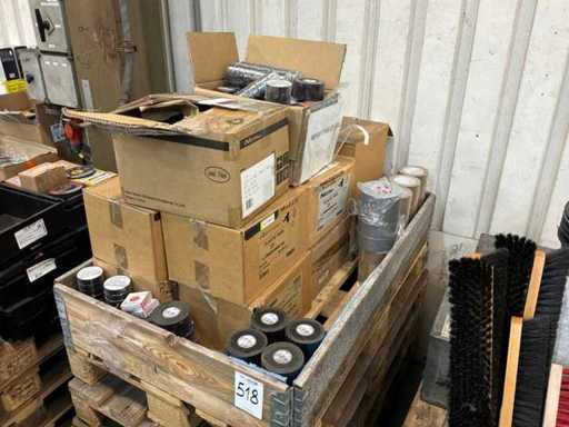 Diverses boîtes avec des rouleaux de ruban adhésif (13x)