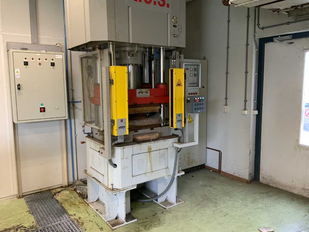 1995 TCS Molding systems M M 80/S Molding press