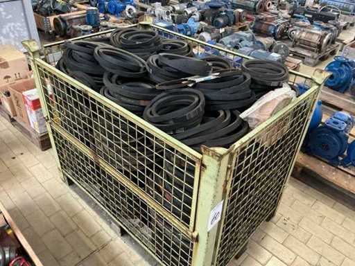 Stock d’accessoires, de pièces détachées et de stocks d’entrepôt