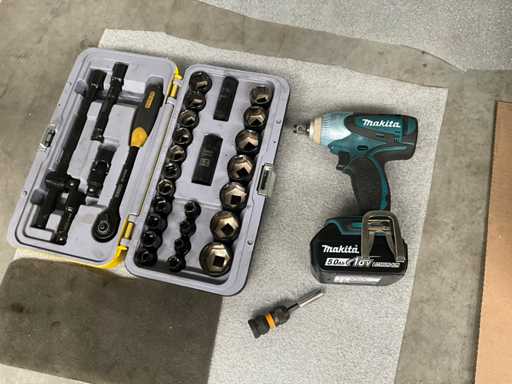 Accu Slagmoersleutel MAKITA BTW251 en ratelsleutelset