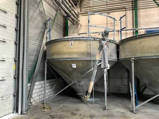 Polyester mixing silo