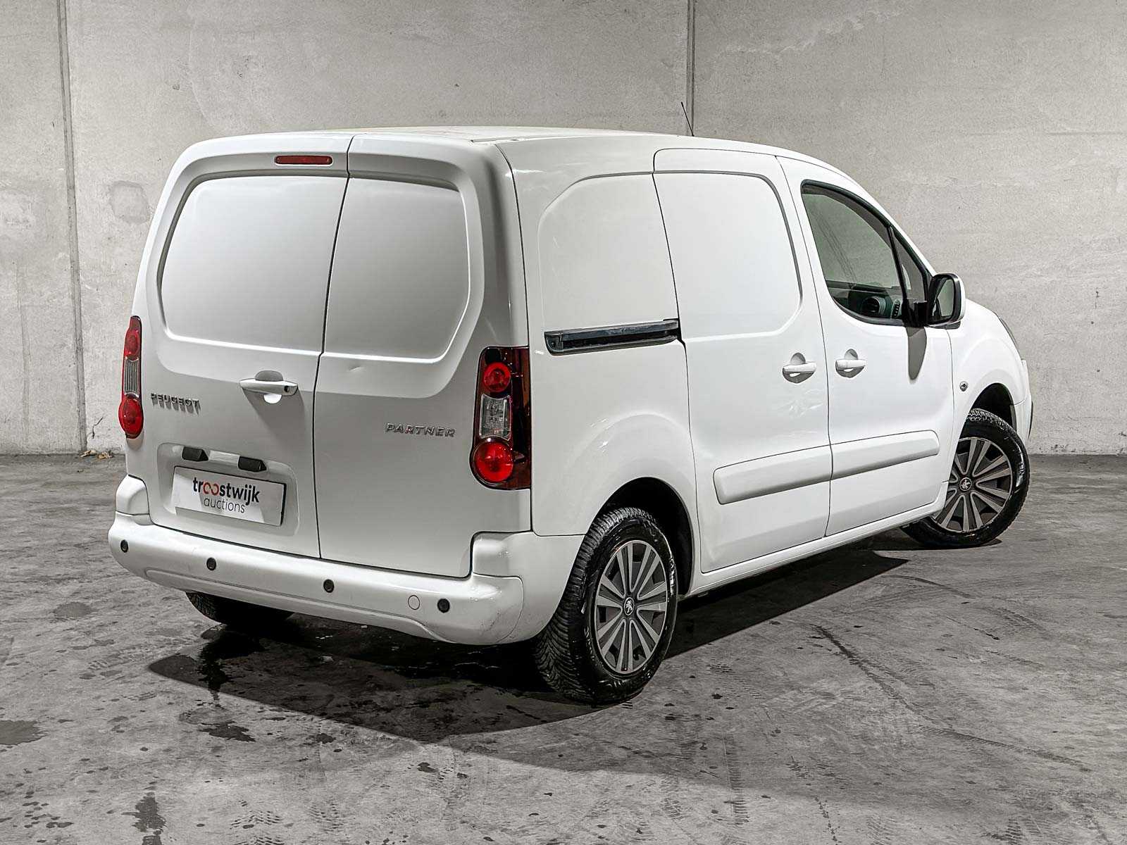 Peugeot Partner 120 1.6 BlueHDi 75 L1 Premium Pack 75pk 2018 (Origineel-NL & 1e Eigenaar), V-700-SK