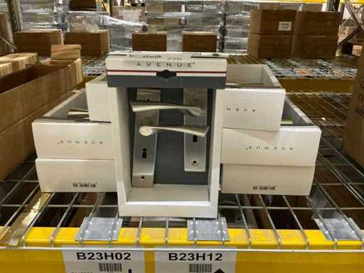 Jens with keyhole Door hardware (9x)