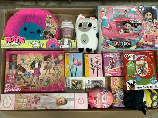 Jucării noi, inclusiv Lego și Pokemon