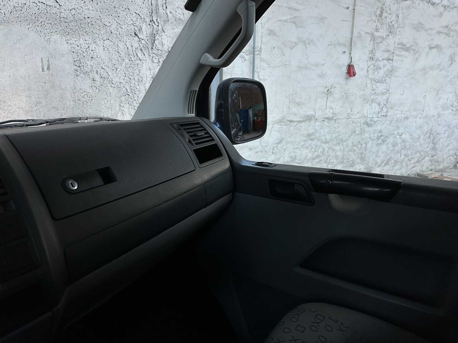 Volkswagen Transporter 2.5 TDI 340 L2H1 -Lang- 131PK 2007, 81-VGK-3