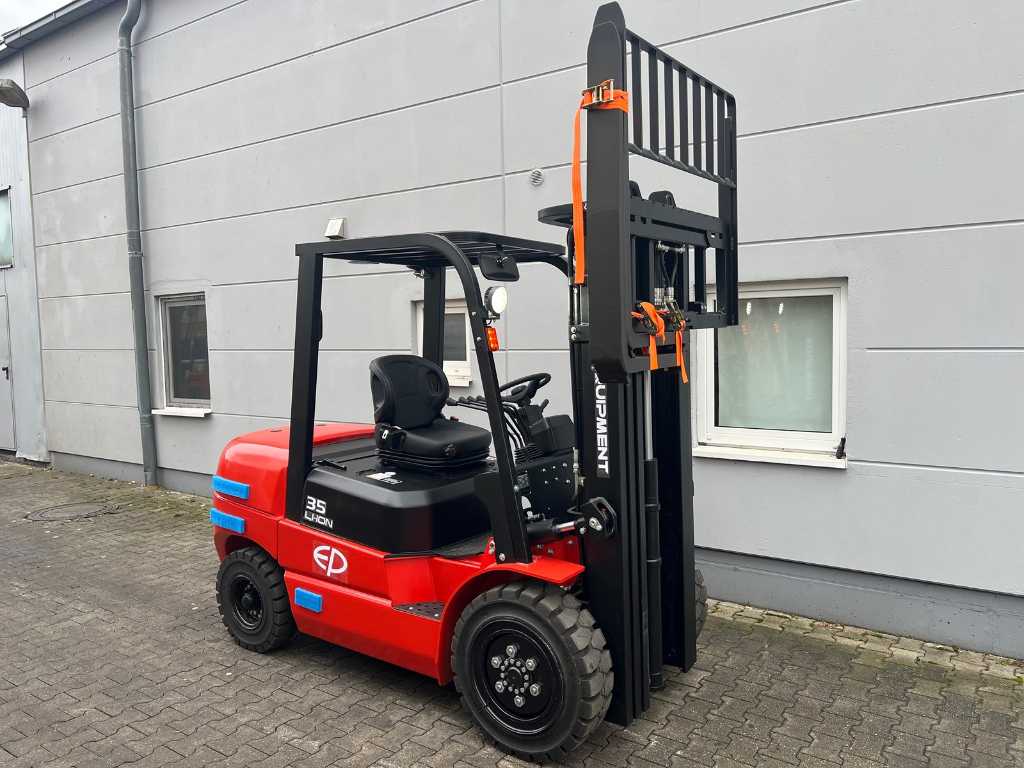 Electric forklifts, diesel forklifts, gas forklifts and pallet stackers