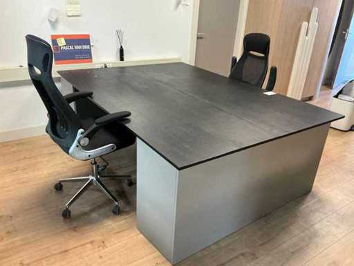 Van Drie Bureau met 2 bureaustoelen