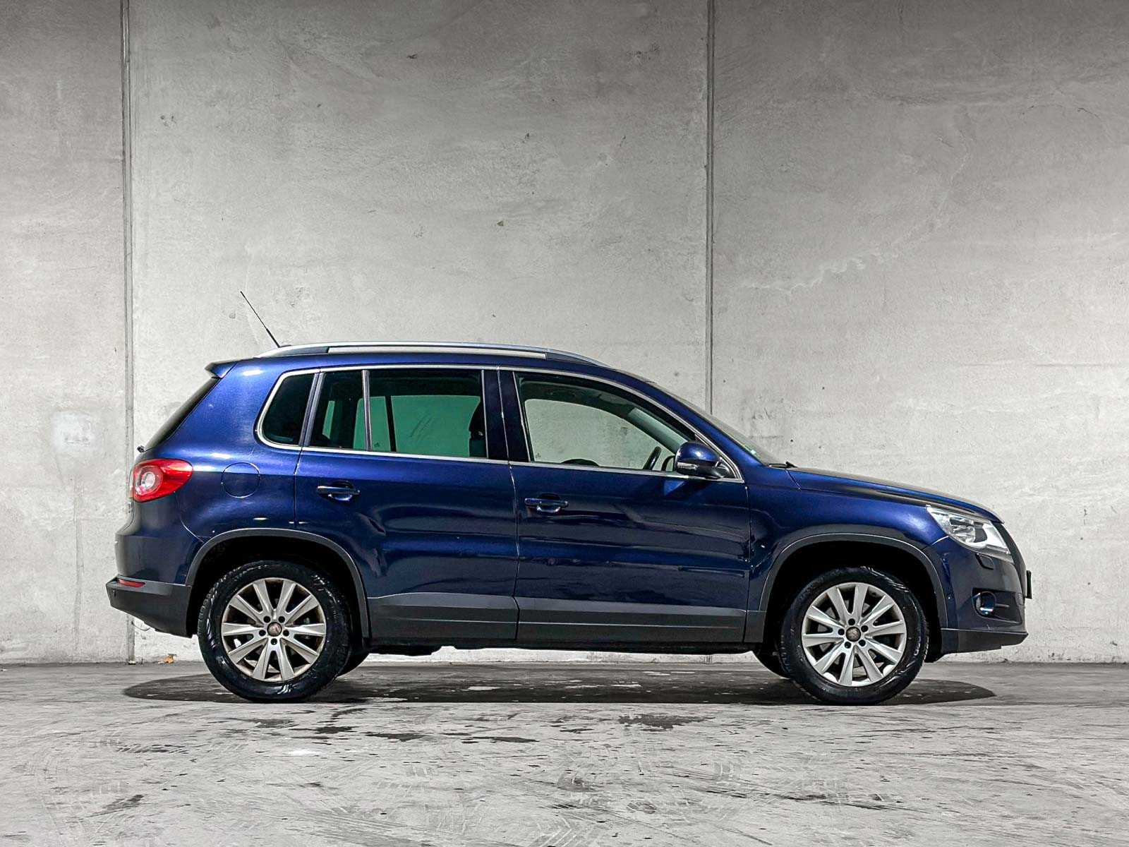 Volkswagen Tiguan 2.0 TDI Sport&&Style 4Motion 140pk 2011 (Origineel-NL), 74-PNH-9