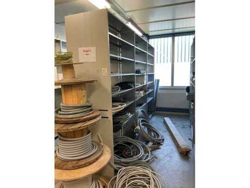Opslagrek zonder inhoud