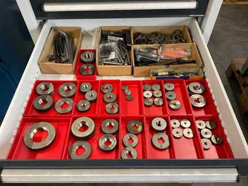 Batch of calibration rings, board gauges and cutting tools