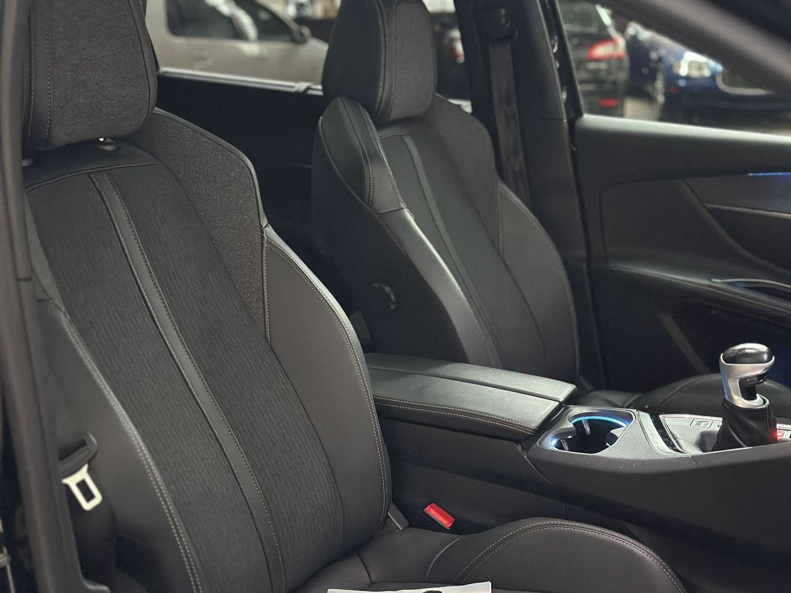 Peugeot 5008 1.2 PureTech Blue Lease GT-Line 131 PS 2020, J-762-BF