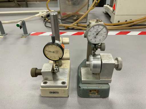 par exemple support de jauge à cadran Mitutoyo (2x)