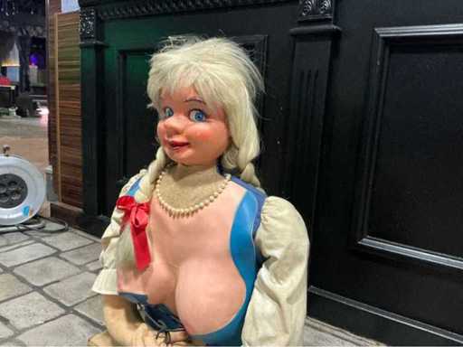 Chelnerița de bere Doamnă Dirndl