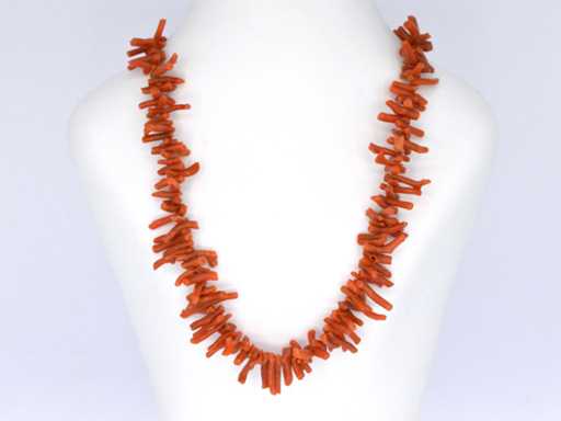 Bloedkoralenketting met gouden sluiting