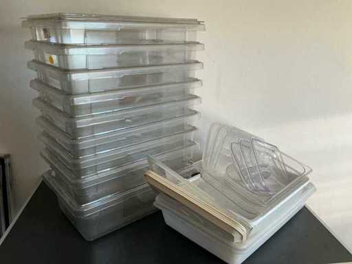 Divers bacs à stokage en PVC