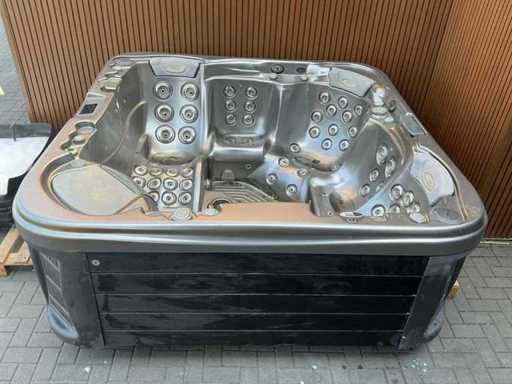 Wellis Jacuzzi