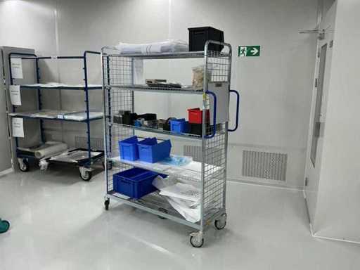 Carro de almacenamiento con contenido