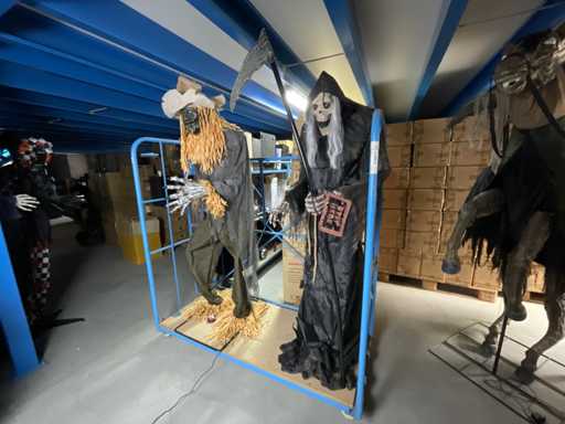 Halloween animatronic doll (2x)