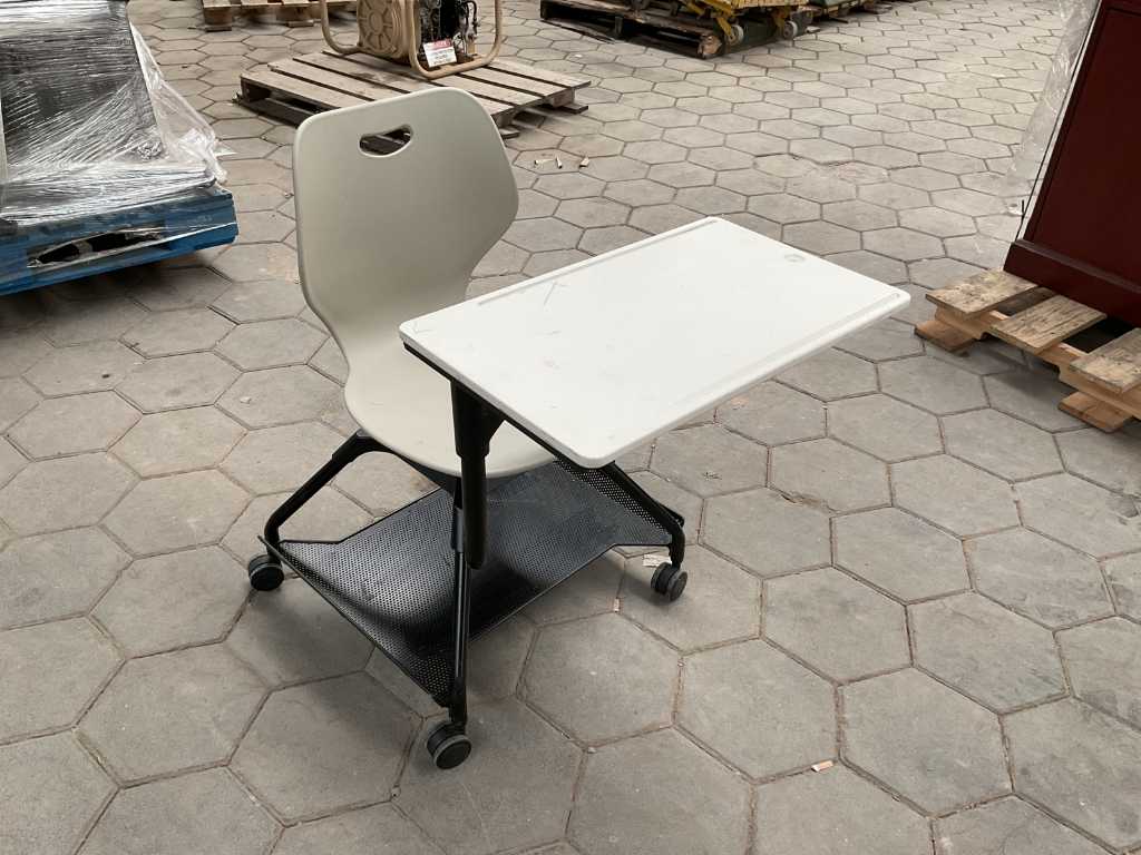Studentenstoel met tafel (4x)