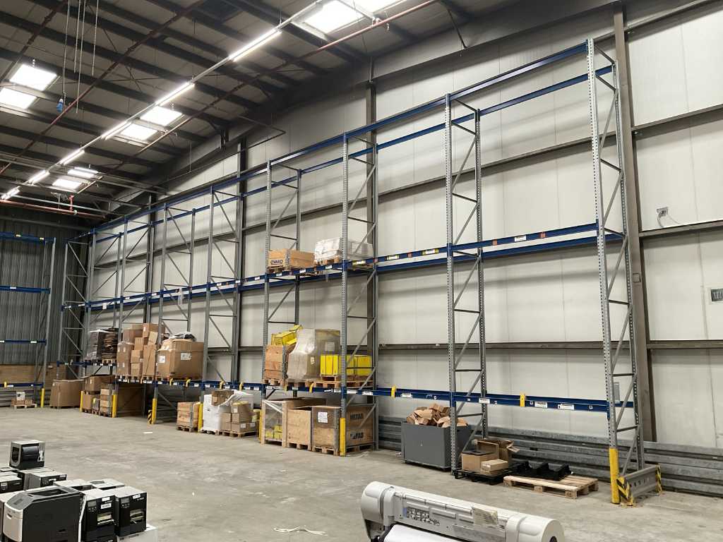 Pallet racking (15 sections)